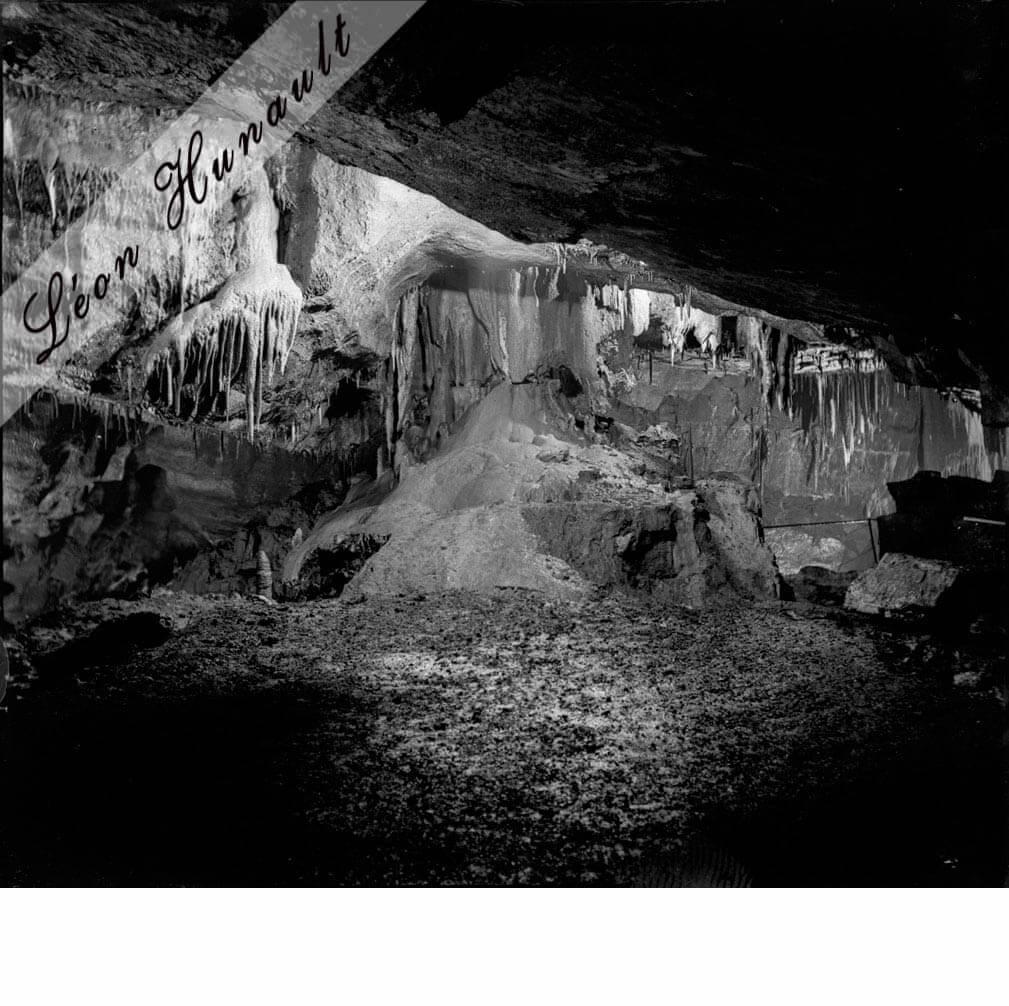 10. Grottes de Lacave - l'autel - vers 1905
