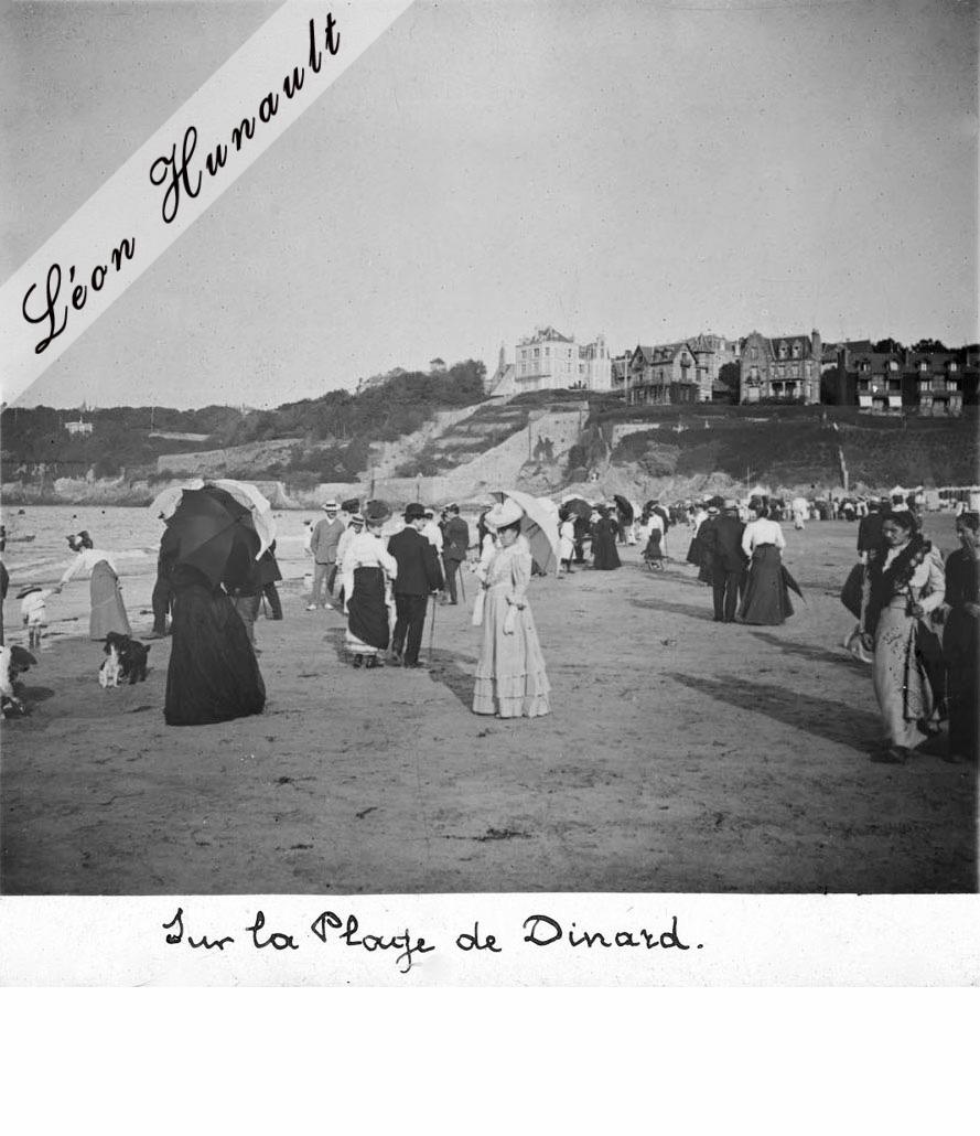 12 Sur la plage de Dinard vers 1907