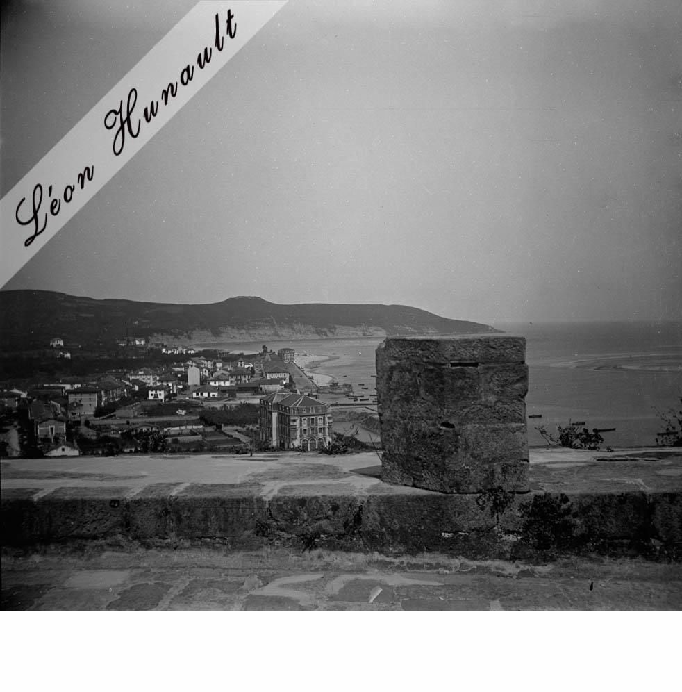 15. Fontarabie - sur la terrasse du château - 1904