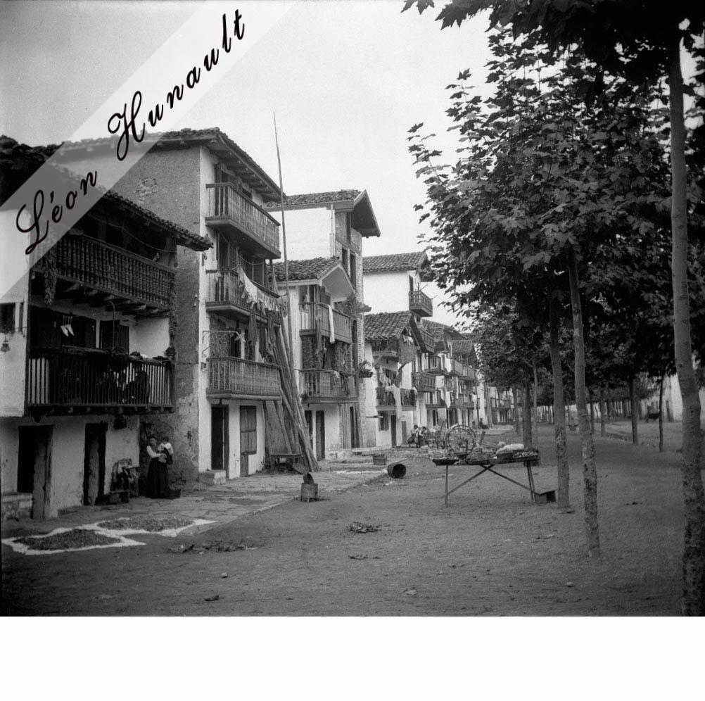 18. Fontarabie - la calle de San Pedro - 1904