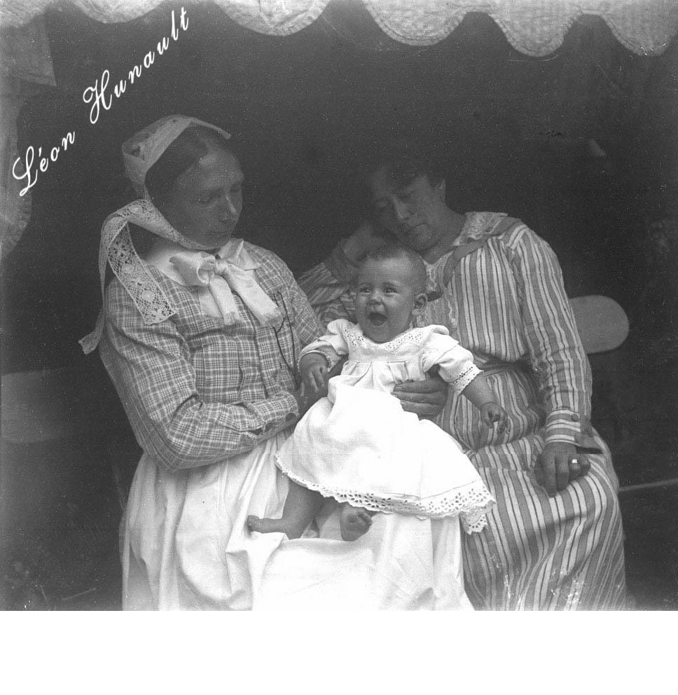 19. Nelly, Léonie et la nounou - 1917