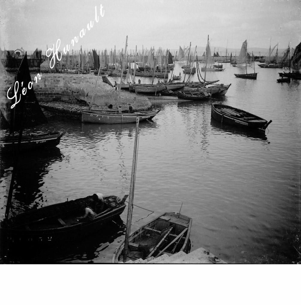3 un coin du port de Douarnenez [avant 1914]