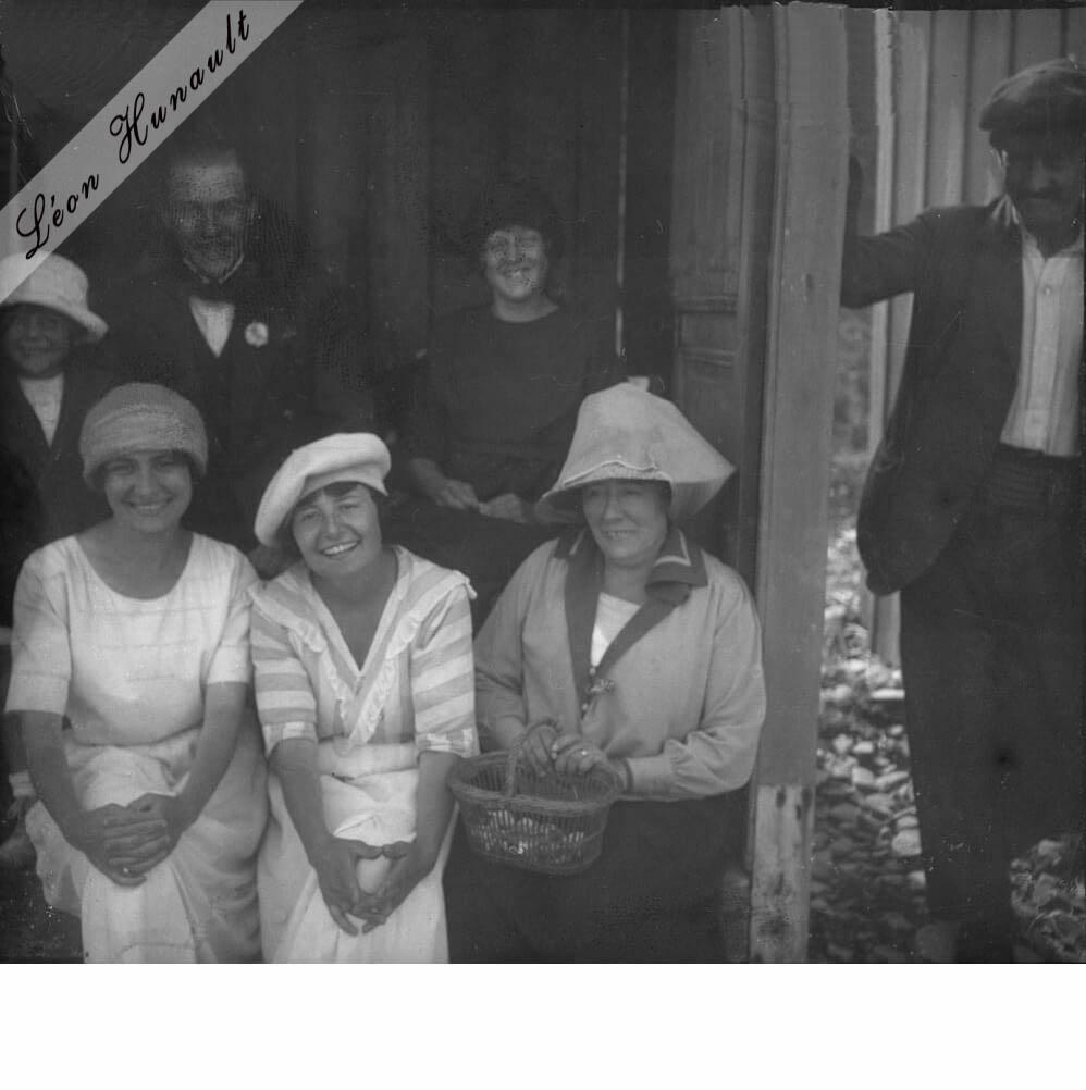31. Lucienne, Denise, Léonie et Nelly - 1921