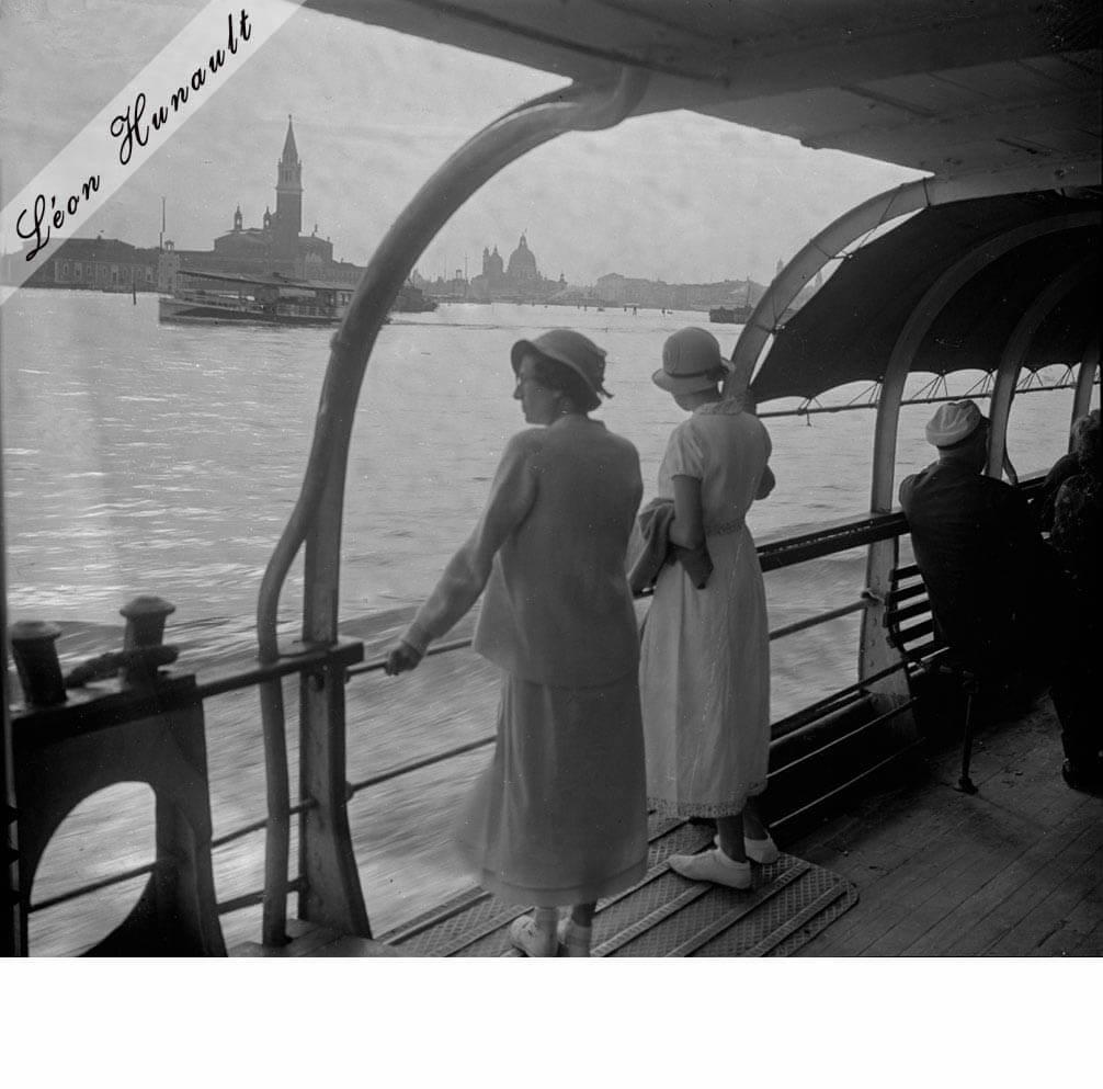 4. en bateau sur la lagune - 1934