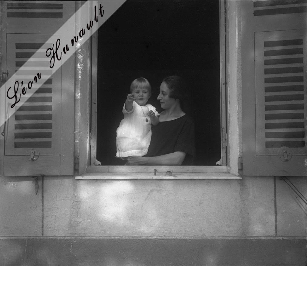 46. Mère et fille - 1930