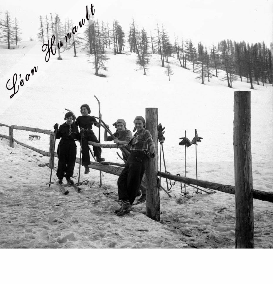 52. Beuil - les skieuses - 1936