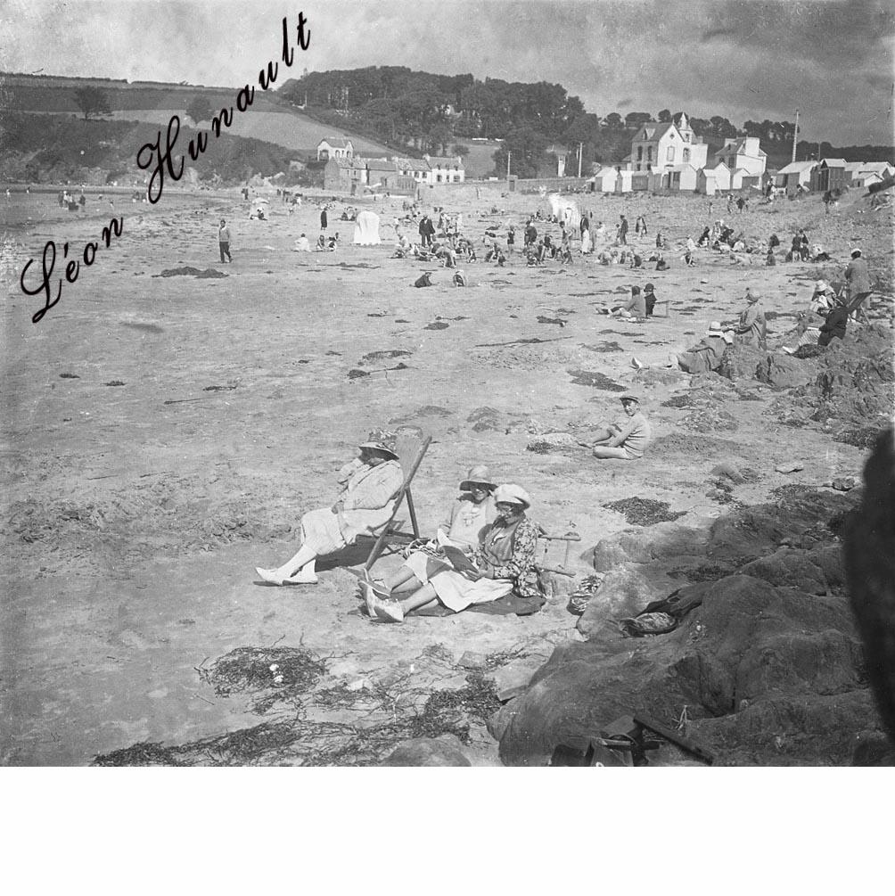 8 la famille sur la plage du Ris à Douarnenez -  [1930-32]