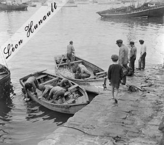 8 Pêcheurs de sardines à Douarnenez en 1936