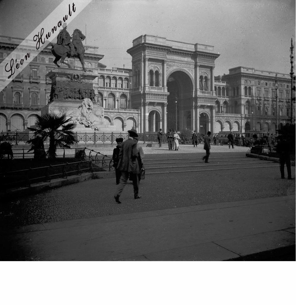 1 piazza del Duomo - monument à Victor Emmanuel II et l'entrée des galeries