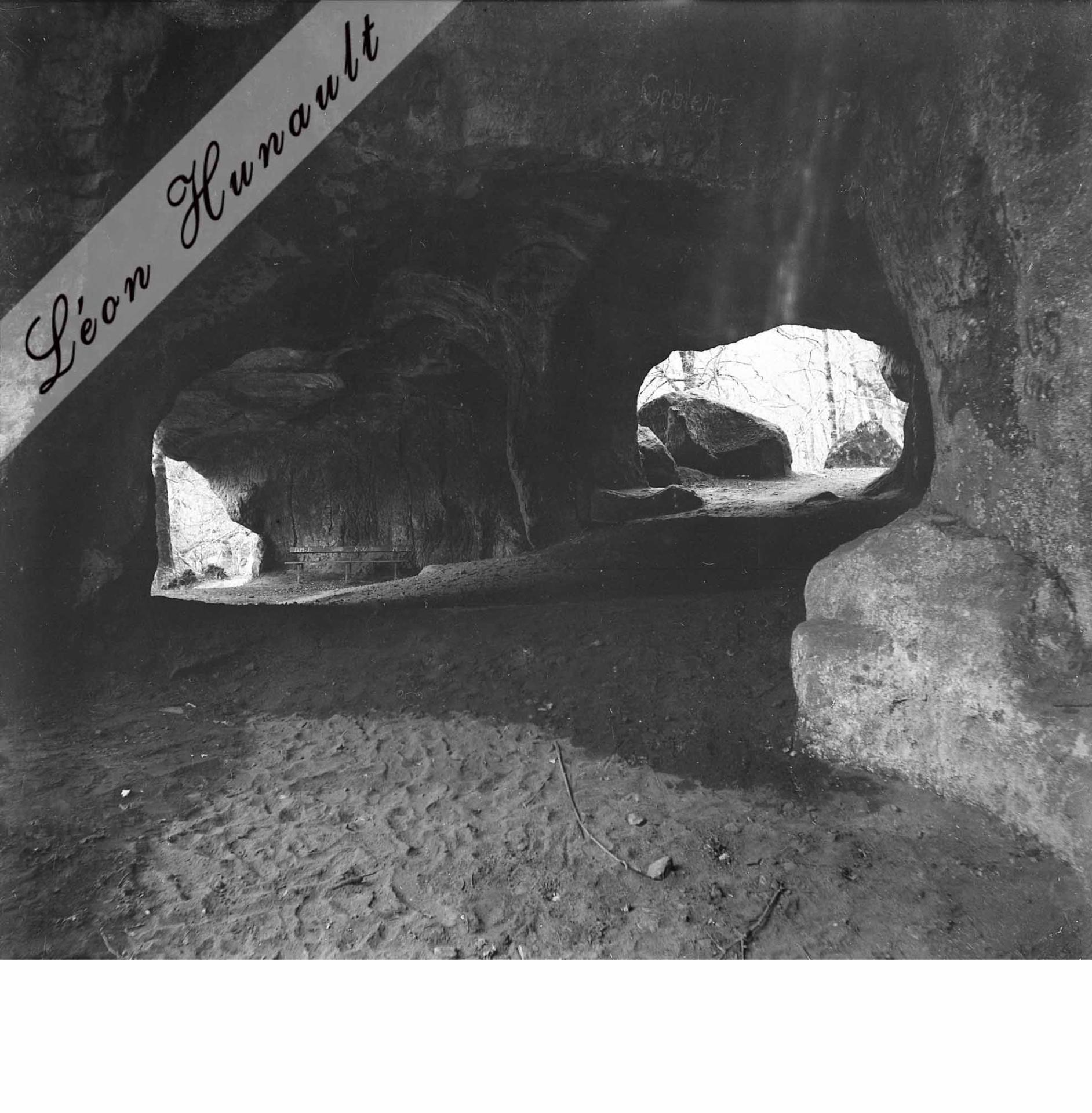 14 Luxembourg - grotte dans la Mullerthal près d'Echternach