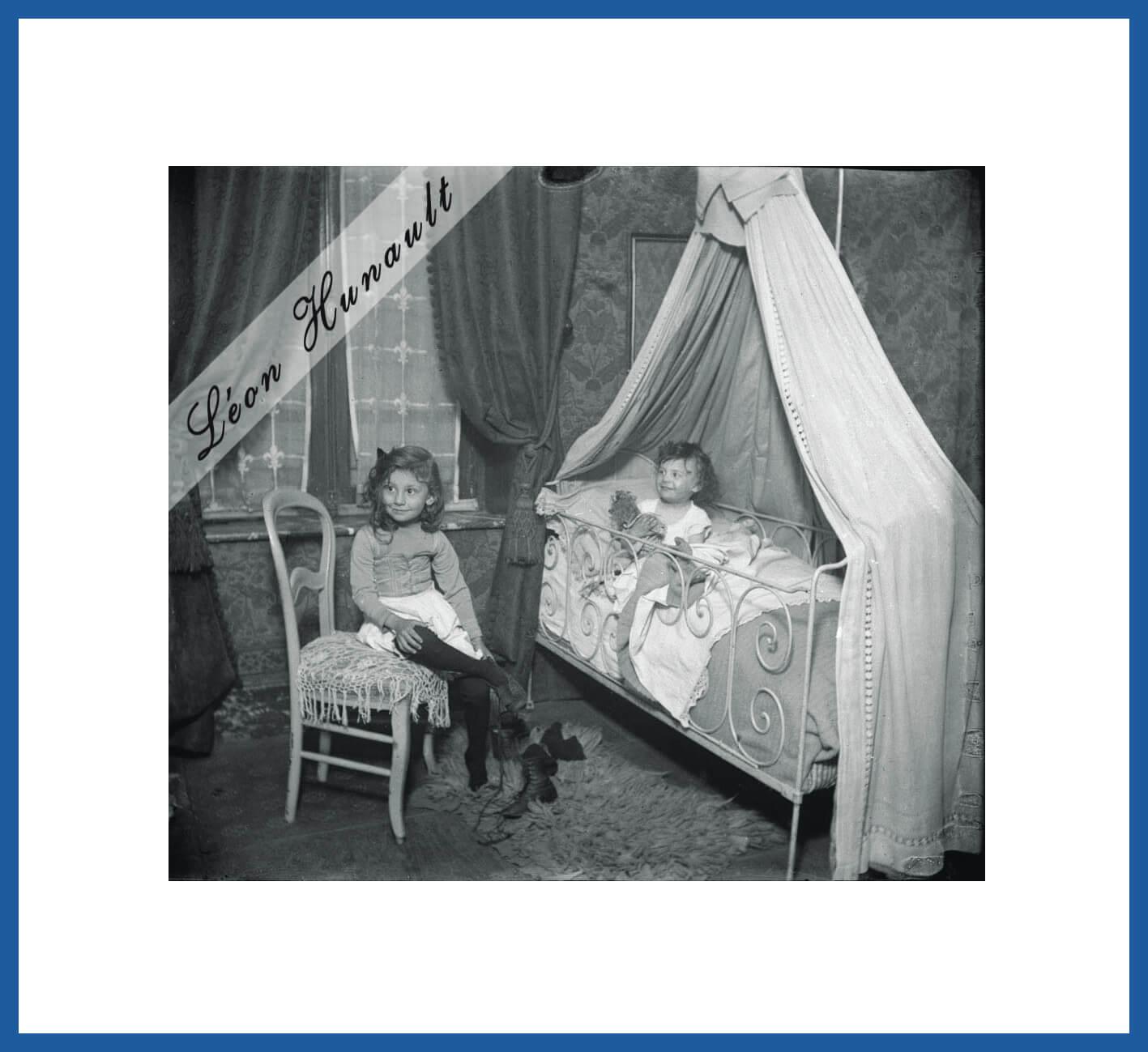 2. 1903 - Lucienne et Denise