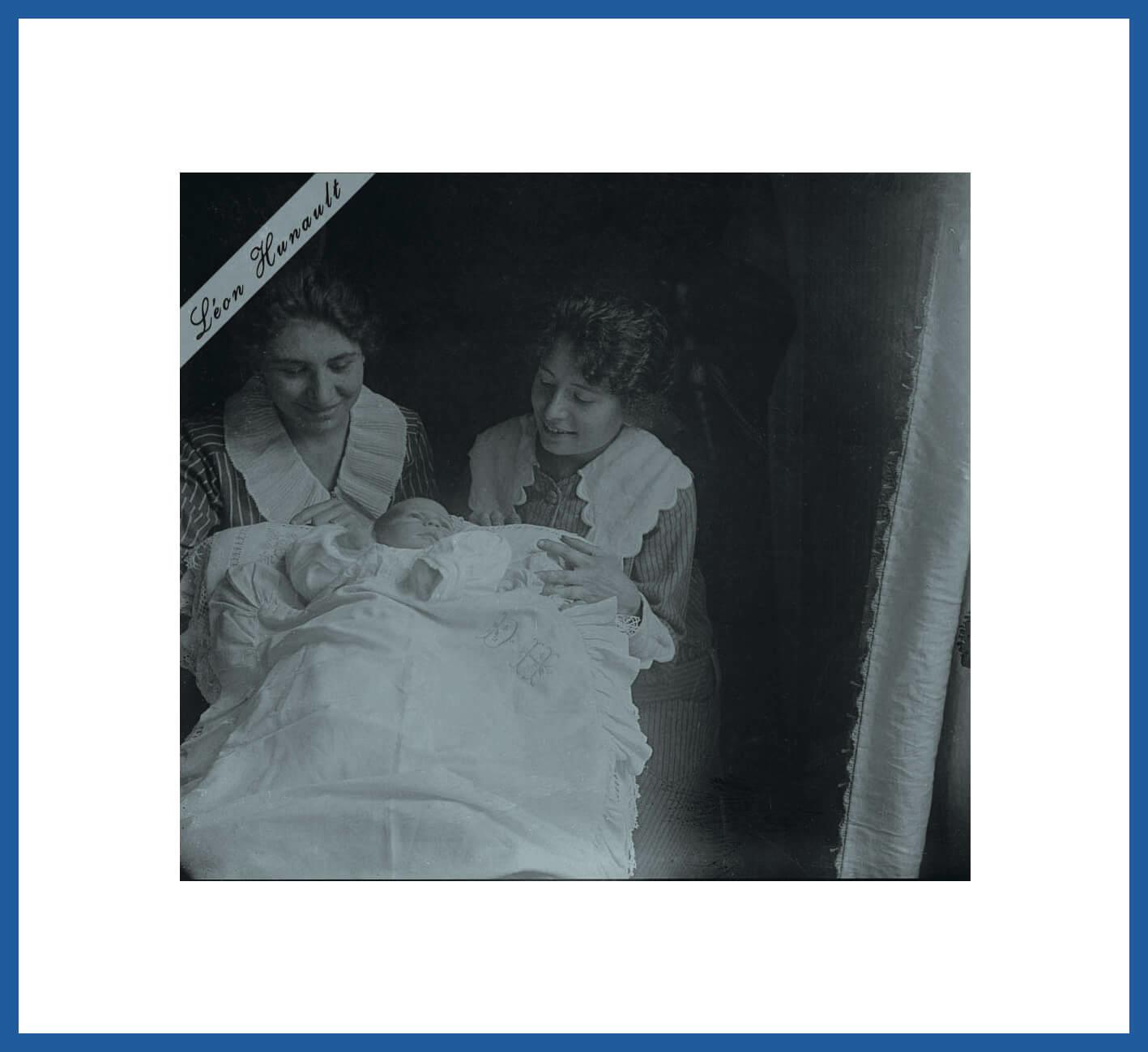 5. 1917 - Lucienne, Denise et Nelly bébé
