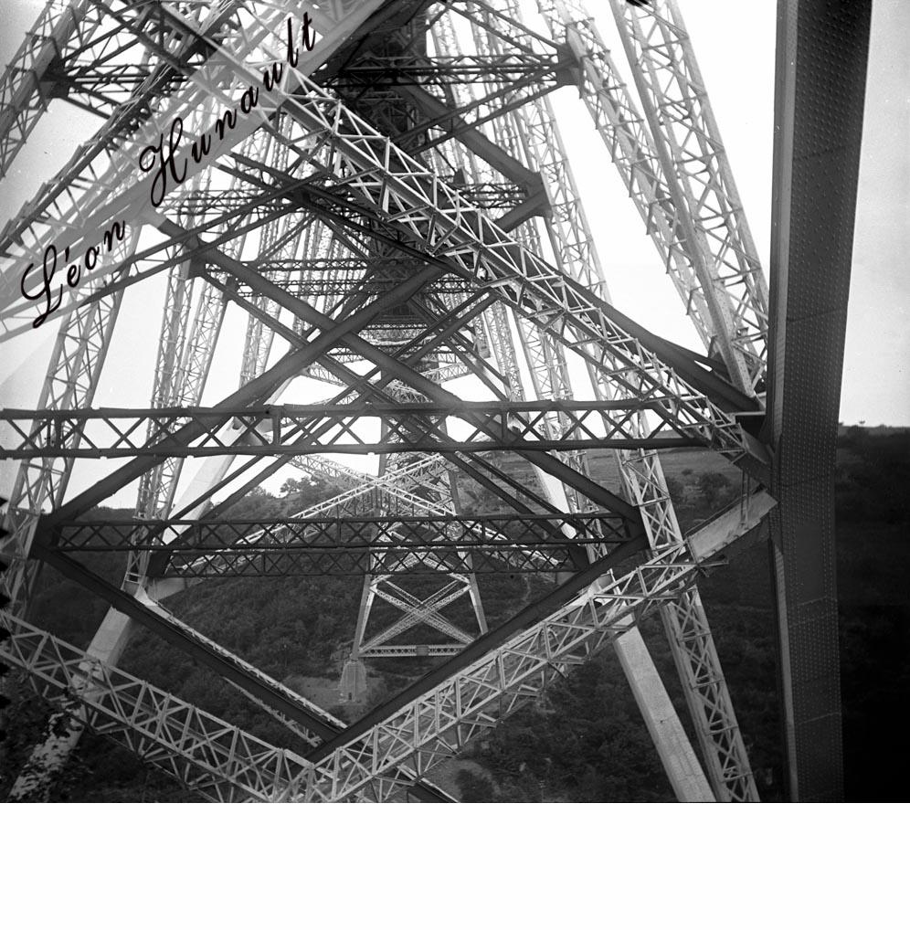 2 Viaduc de Tanus ou viaduc de Viaur - sous le viaduc