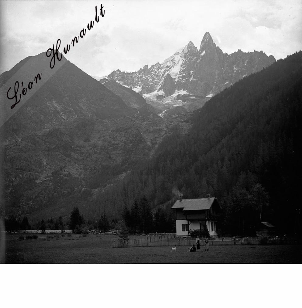 3. Chamonix - vue sur les Drus et la villa Corta - 1935