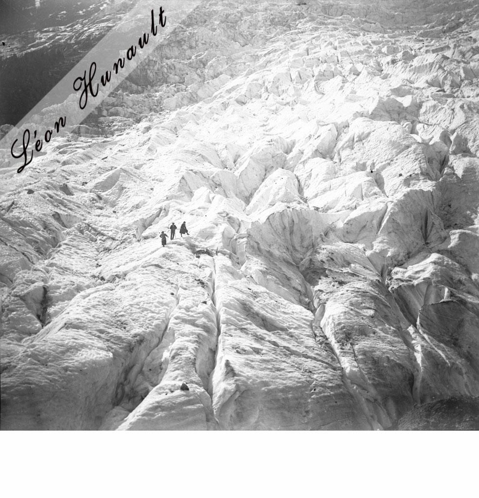 7. Chamonix - traversée du glacier des Bossons vers 1920