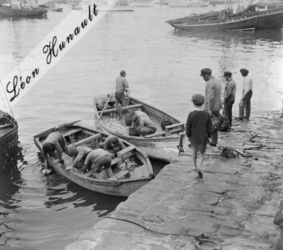 8 Pêcheur de sardines à Douarnenez en 1936